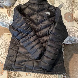 Women’s 550 North Face winter coat. Size medium. Color is black. Gently used.